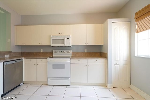 700 Luisa LN 2, Naples, FL 34104