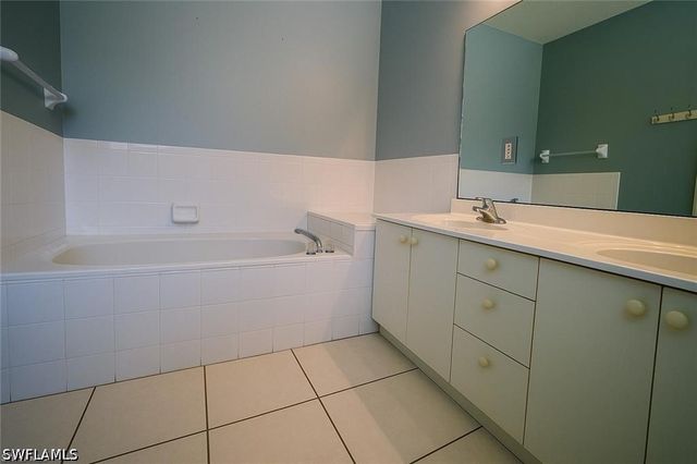 700 Luisa LN 2, Naples, FL 34104