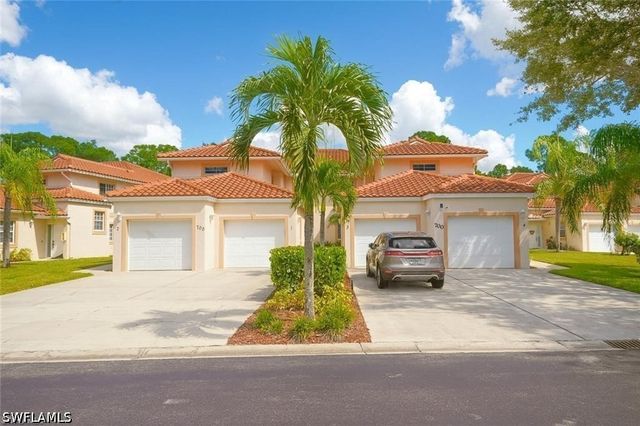 700 Luisa LN 2, Naples, FL 34104