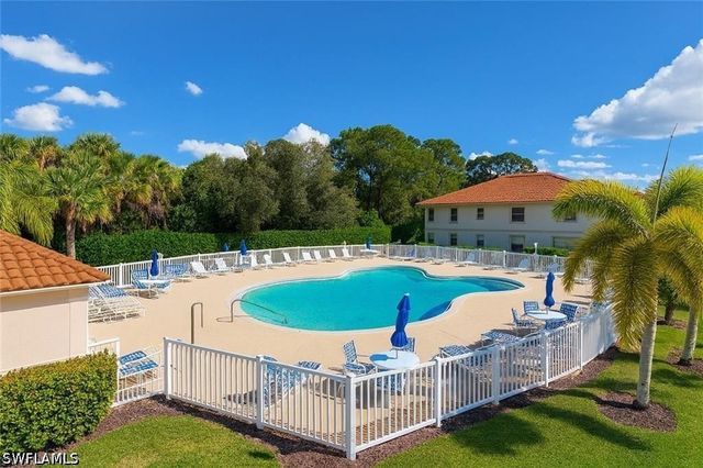 700 Luisa LN 2, Naples, FL 34104