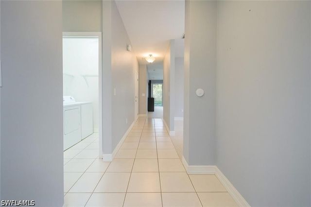 700 Luisa LN 2, Naples, FL 34104