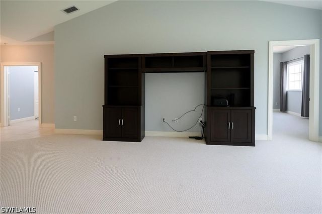 700 Luisa LN 2, Naples, FL 34104