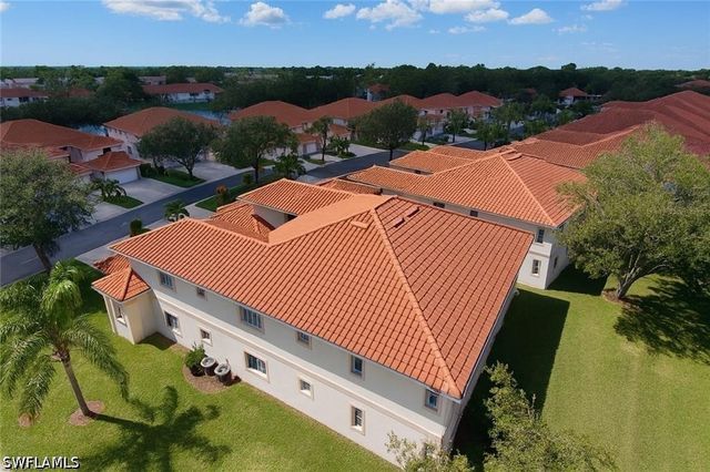 700 Luisa LN 2, Naples, FL 34104