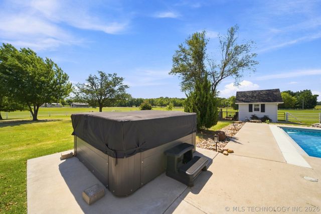 16050 E Pueblo Road, Claremore, OK 74017