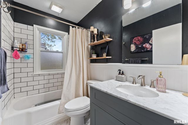 307 13TH Avenue, Moline, IL 61265