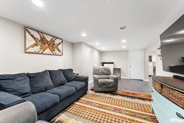 307 13TH Avenue, Moline, IL 61265