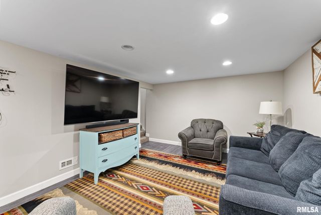 307 13TH Avenue, Moline, IL 61265