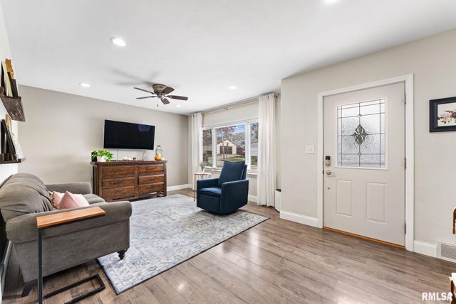 307 13TH Avenue, Moline, IL 61265