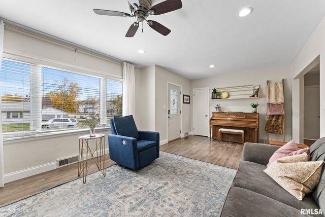 307 13TH Avenue, Moline, IL 61265