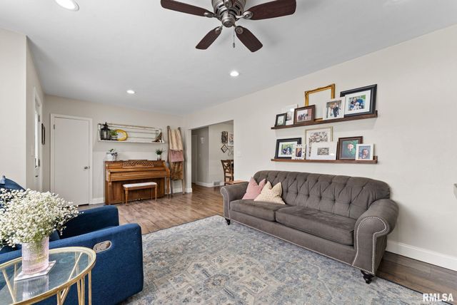 307 13TH Avenue, Moline, IL 61265