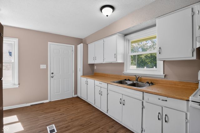 4916 E 39th Street, Indianapolis, IN 46226