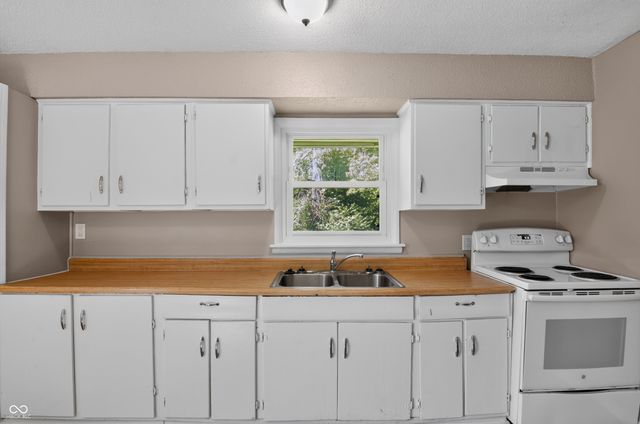 4916 E 39th Street, Indianapolis, IN 46226