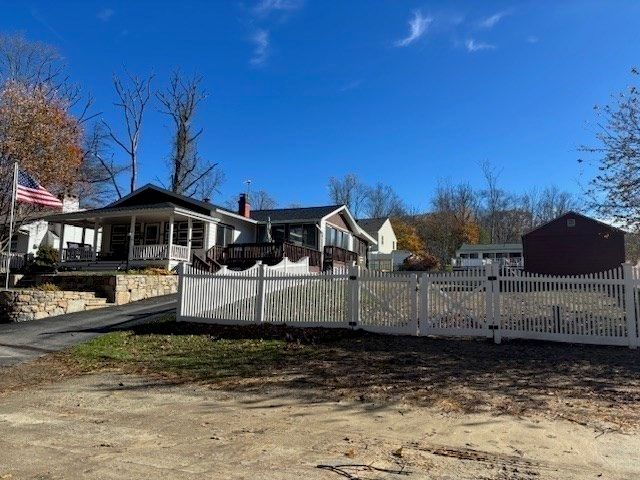 60 Shore Rd, Douglas, MA 01516