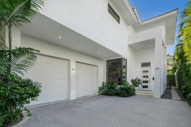 3630 Avocado Avenue, Miami, FL 33133