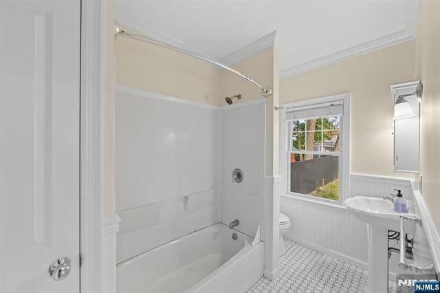 31 Wanamaker Avenue 1, Waldwick, NJ 07463