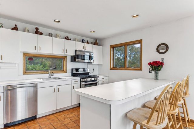 21 Captain Kidds Path, Montauk, NY 11954