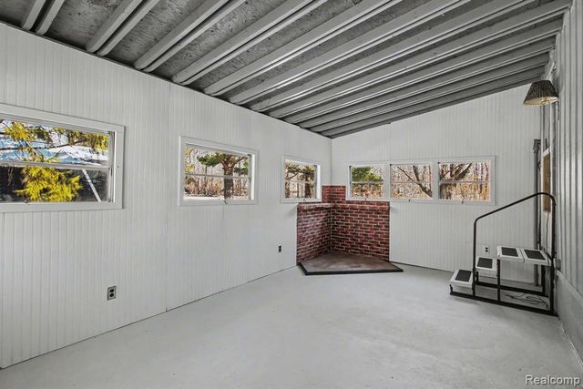 786 Red Oaks Drive, Howell, MI 48843