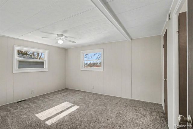 786 Red Oaks Drive, Howell, MI 48843