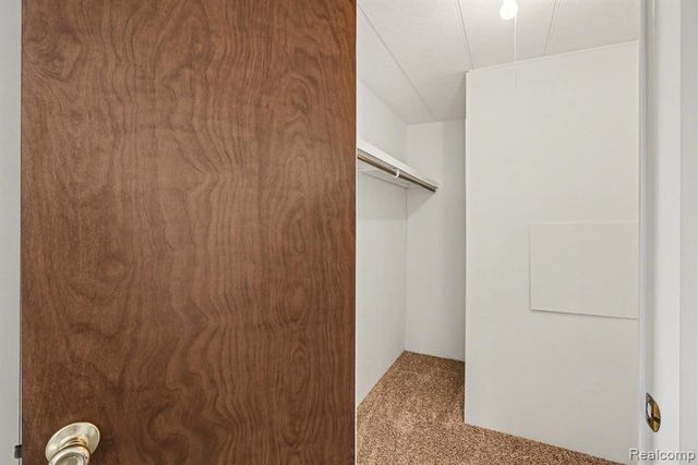 786 Red Oaks Drive, Howell, MI 48843