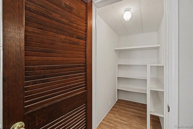 786 Red Oaks Drive, Howell, MI 48843