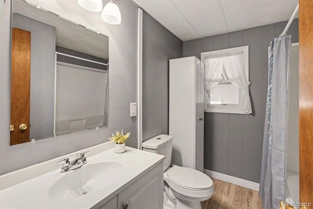 786 Red Oaks Drive, Howell, MI 48843