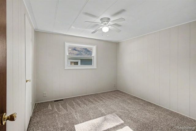 786 Red Oaks Drive, Howell, MI 48843