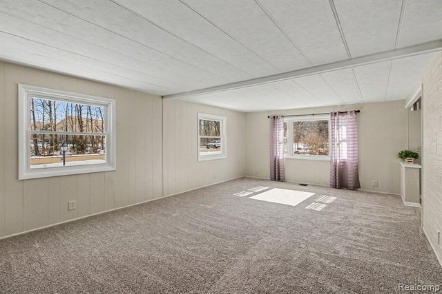 786 Red Oaks Drive, Howell, MI 48843