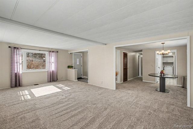 786 Red Oaks Drive, Howell, MI 48843