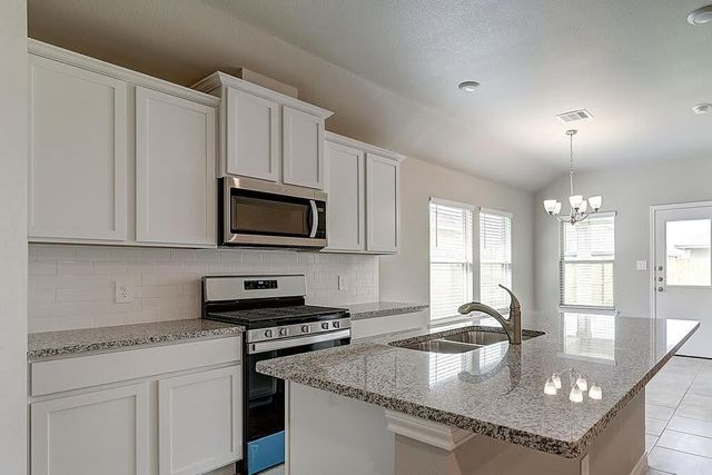 1269 Carnaby St, Corpus Christi, TX 78415