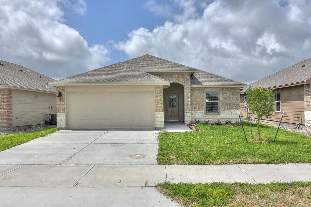 1269 Carnaby St, Corpus Christi, TX 78415