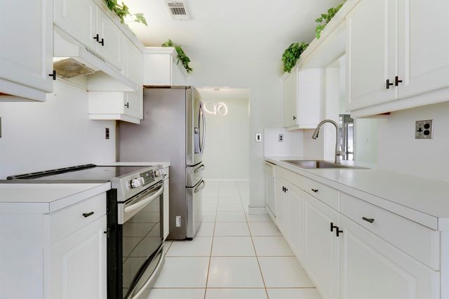 2015 Vastine Drive, Boynton Beach, FL 33426