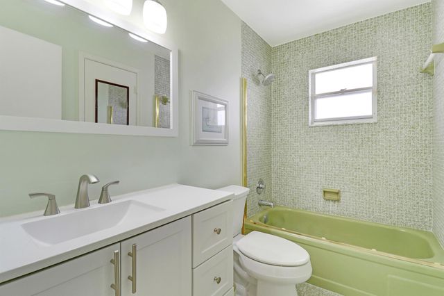 2015 Vastine Drive, Boynton Beach, FL 33426