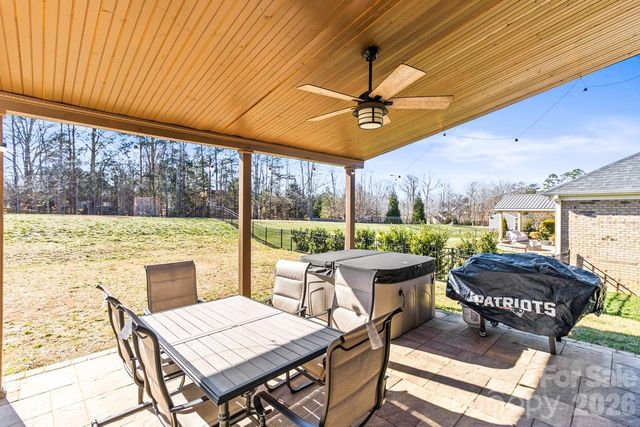 135 Holly Ridge Drive, Mooresville, NC 28115