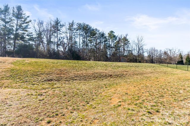 135 Holly Ridge Drive, Mooresville, NC 28115