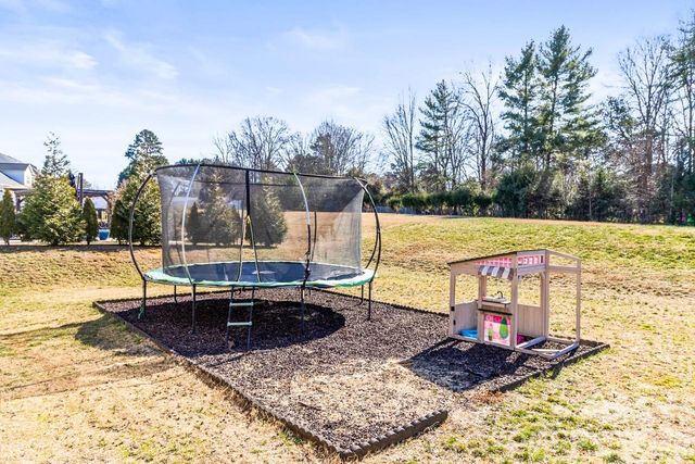 135 Holly Ridge Drive, Mooresville, NC 28115