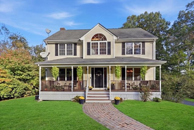 319 Oak St, Swansea, MA 02777