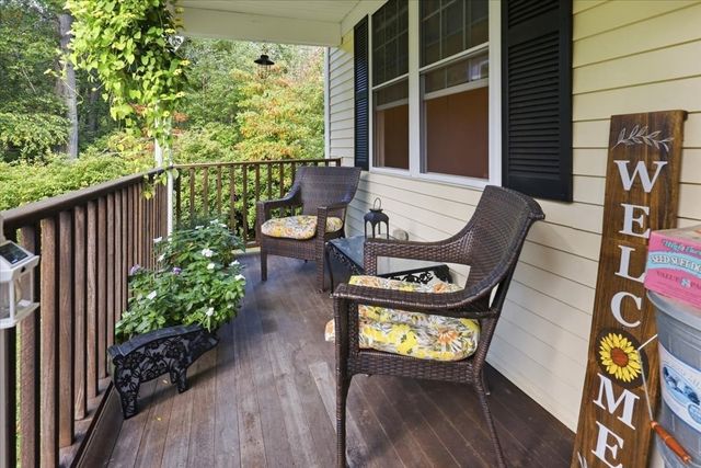 319 Oak St, Swansea, MA 02777