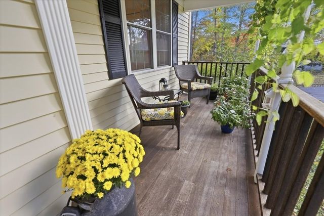 319 Oak St, Swansea, MA 02777