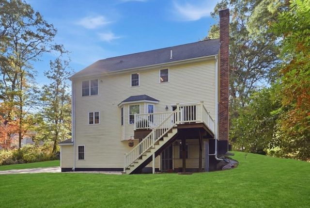 319 Oak St, Swansea, MA 02777
