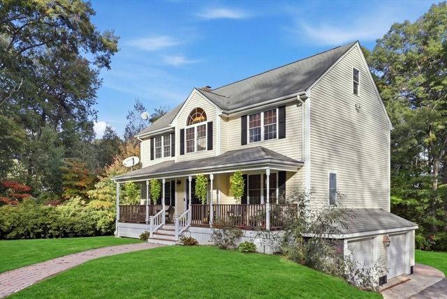 319 Oak St, Swansea, MA 02777
