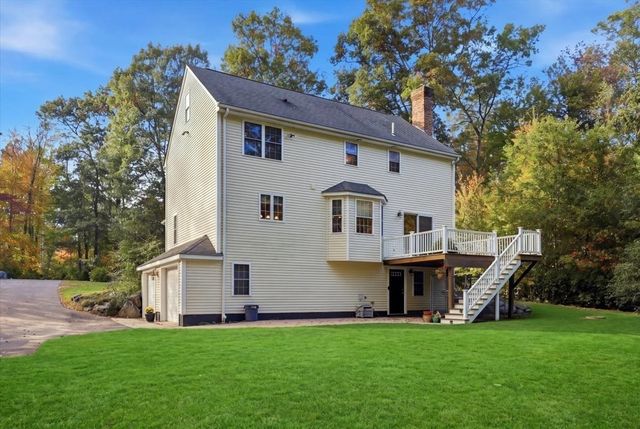 319 Oak St, Swansea, MA 02777