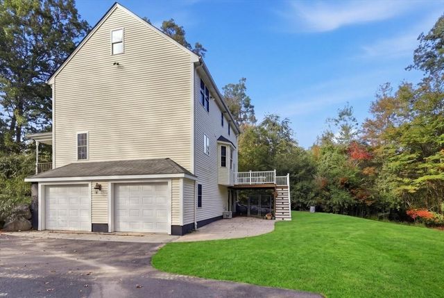 319 Oak St, Swansea, MA 02777