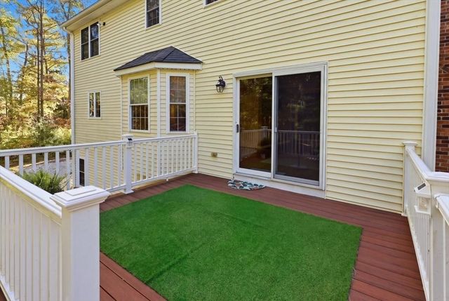 319 Oak St, Swansea, MA 02777