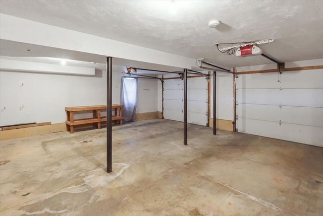 319 Oak St, Swansea, MA 02777