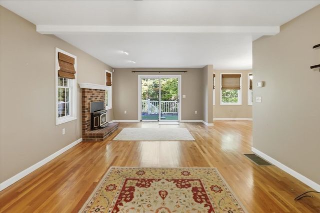 319 Oak St, Swansea, MA 02777