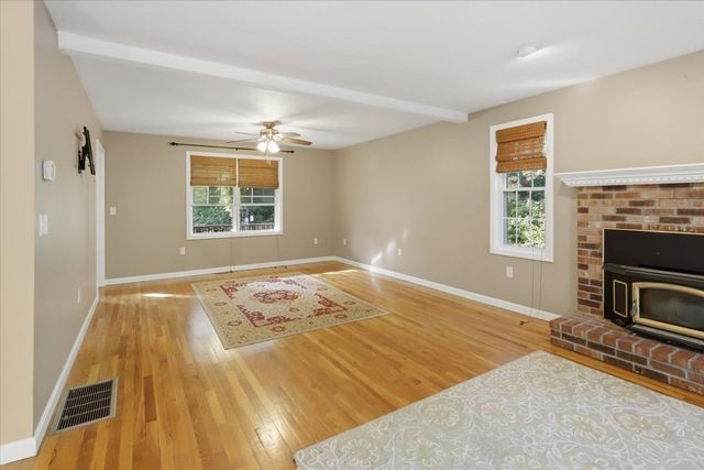 319 Oak St, Swansea, MA 02777