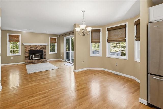 319 Oak St, Swansea, MA 02777