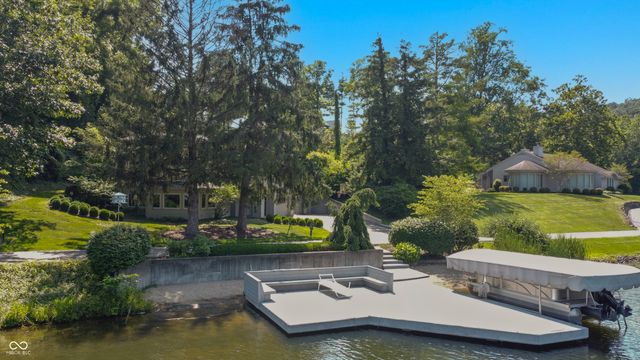 9622 W Shore Drive, Columbus, IN 47201