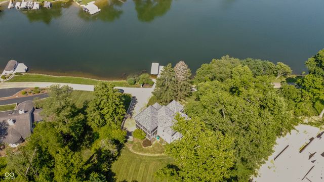 9622 W Shore Drive, Columbus, IN 47201