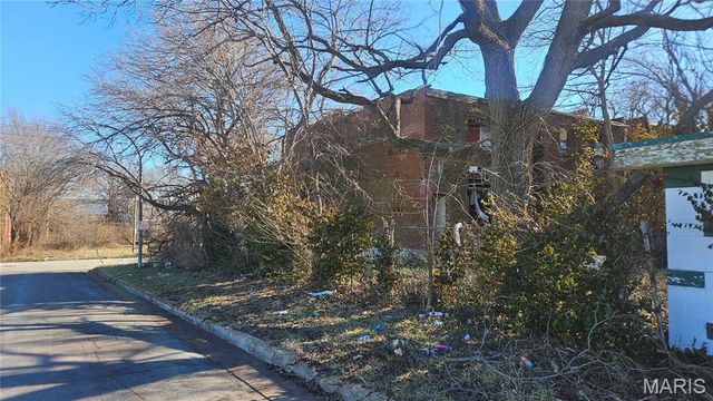 1727 N Leffingwell Avenue, St Louis, MO 63106